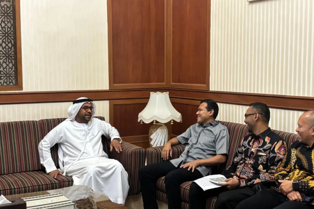 Aceh Deputy Governor Fadhlullah, known as Dek Fadh, meets with UAE Ambassador Abdulla Salem Al-Dhaheri at the UAE Embassy in Jakarta on Monday, May 25, 2026. (ANTARA/HO/Humas Pemprov Aceh)